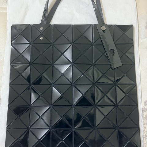 三宅ㄧ生ISSEY MIYAKE 6X6 亮面黑