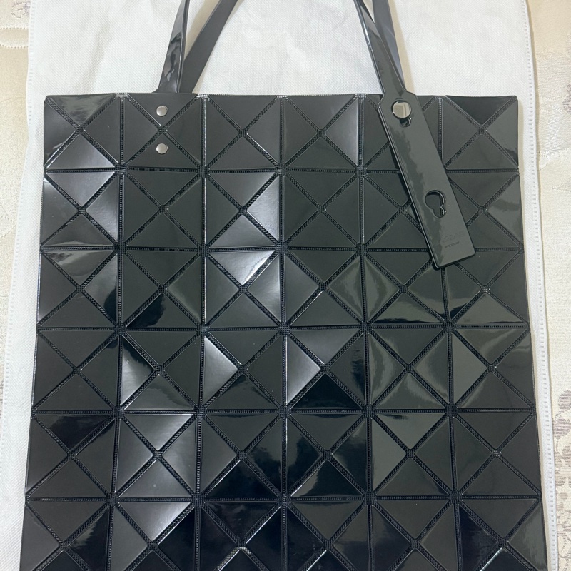 三宅ㄧ生ISSEY MIYAKE 6X6 亮面黑-0