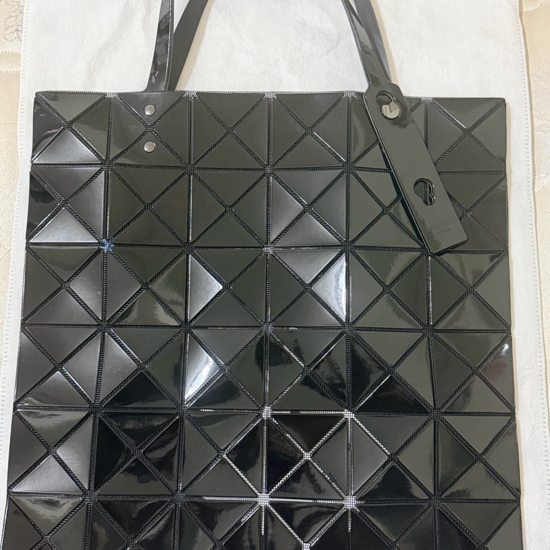 三宅ㄧ生ISSEY MIYAKE 6X6 亮面黑-1