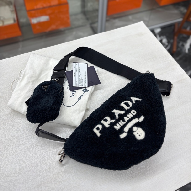 Prada 黑白三角毛毛包-0