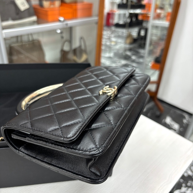 Chanel 22A黑金羊皮 WOC-4