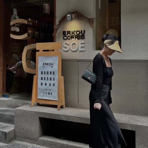 Chanel 24p鏤空woc  黑銀荔皮肩背斜背包芯片款 12x3.5x19 99新配件盒子塵袋購證