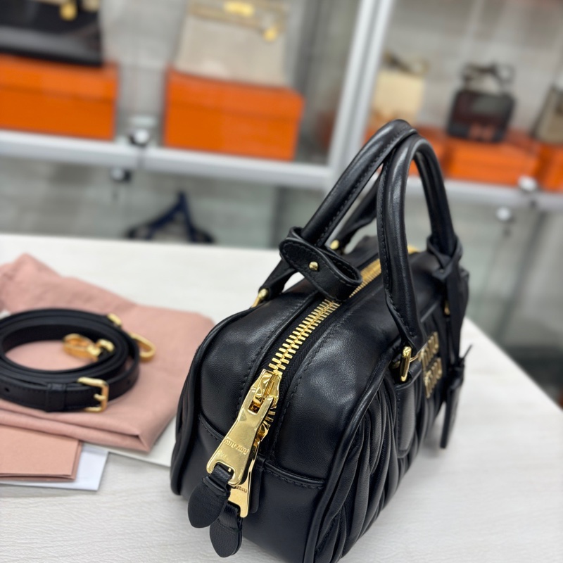 Miu Miu 黑金褶皺保齡球-2