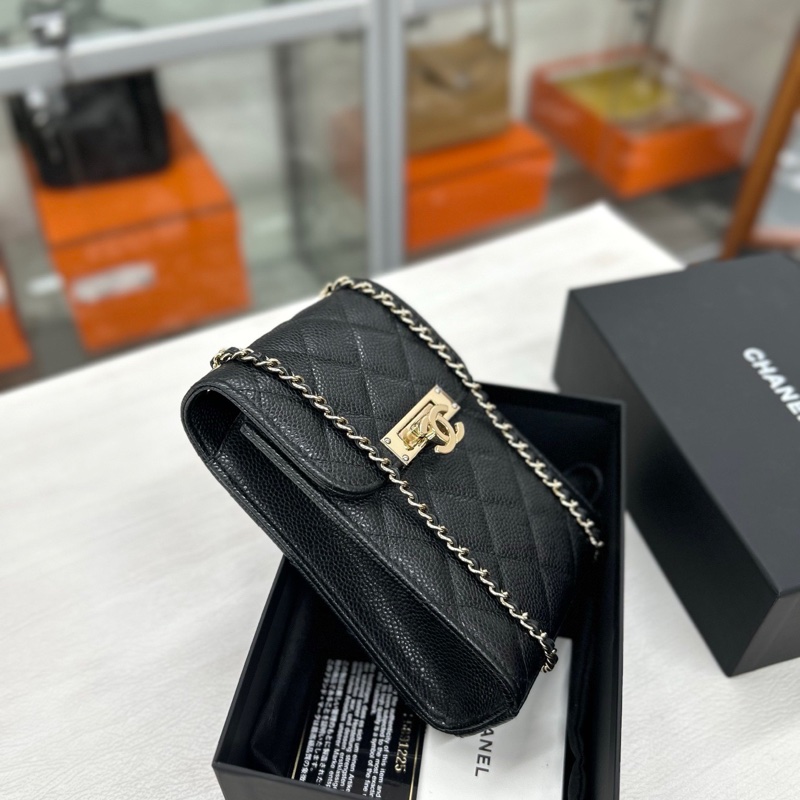 Chanel 黑金荔枝牛皮手機包-2