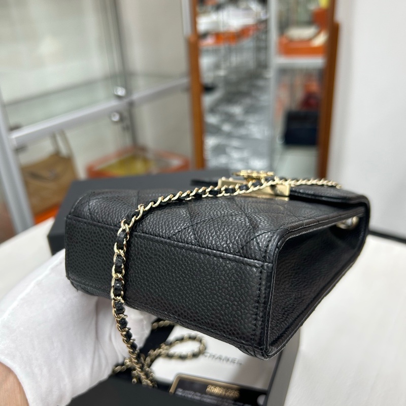 Chanel 黑金荔枝牛皮手機包-4