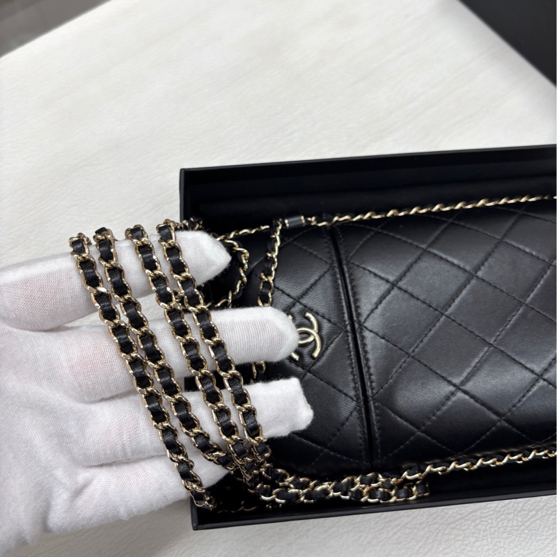 Chanel 21B羊皮滾邊手機包-4