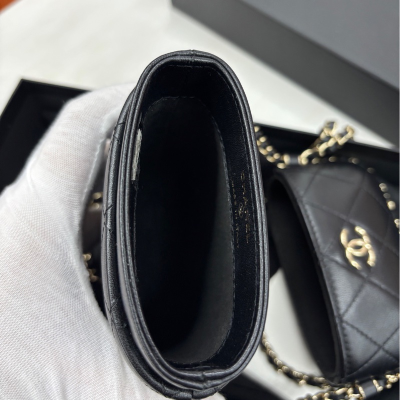 Chanel 21B羊皮滾邊手機包-6