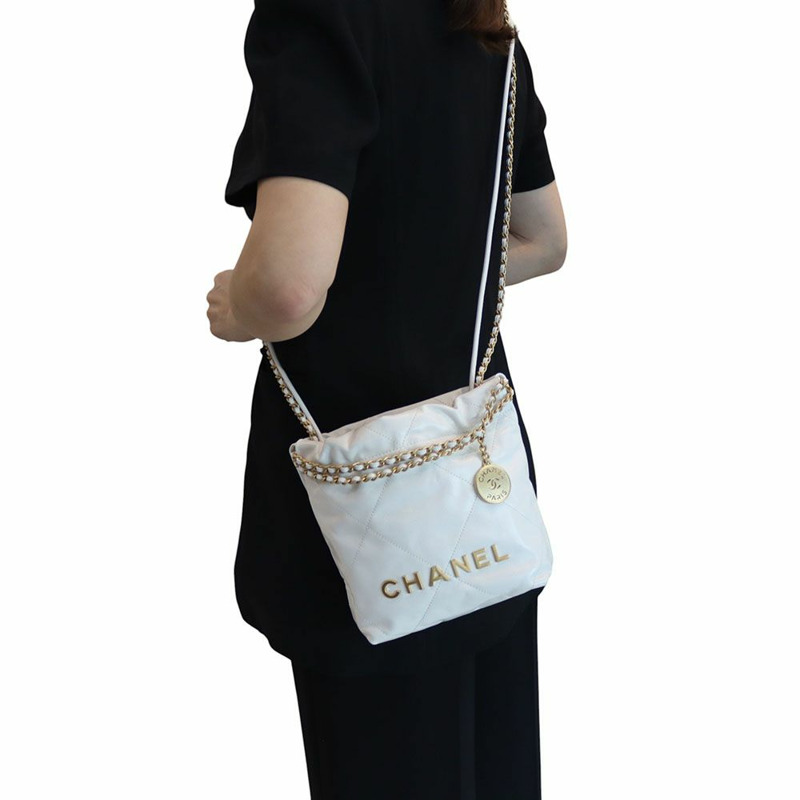 【包稅】CHANEL AS3980 22吋亮面小牛皮迷你斜背包 35142Y-8