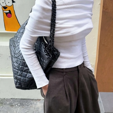 Chanel 經典炭黑色 soblack滾邊金屬鏈條大logo 機場托特包37*37*8  98新配件保卡塵袋