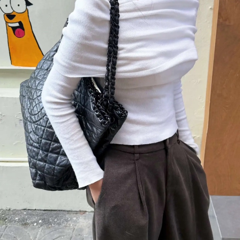 Chanel 經典炭黑色 soblack滾邊金屬鏈條大logo 機場托特包37*37*8  98新配件保卡塵袋-0