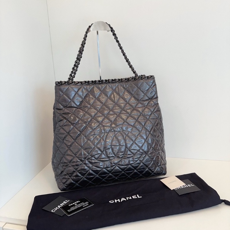 Chanel 經典炭黑色 soblack滾邊金屬鏈條大logo 機場托特包37*37*8  98新配件保卡塵袋-1