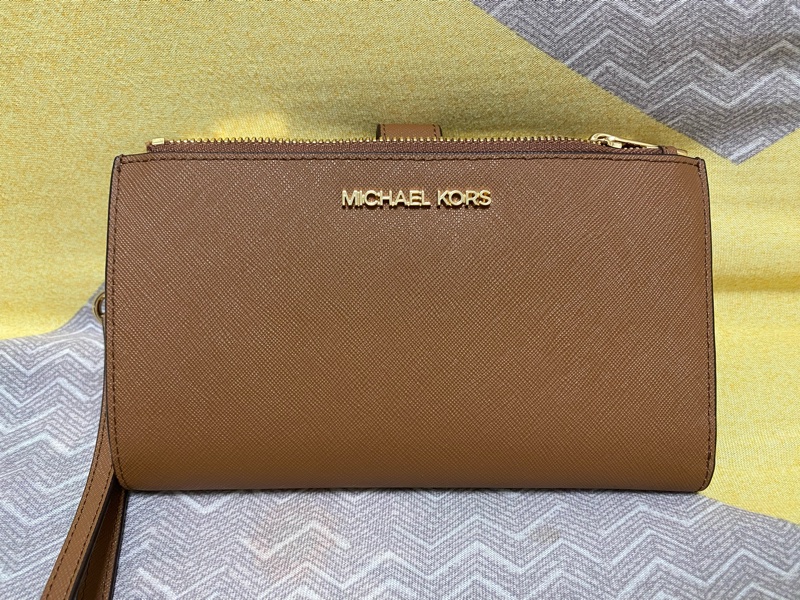 Michael Kors 手拿包。手腕包 長夾。手機包-0