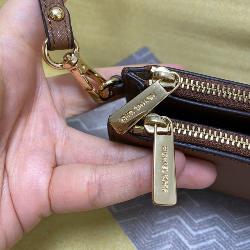 Michael Kors 手拿包。手腕包 長夾。手機包-2