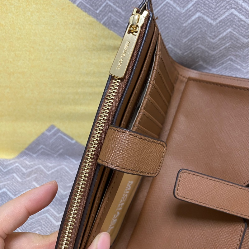 Michael Kors 手拿包。手腕包 長夾。手機包-7