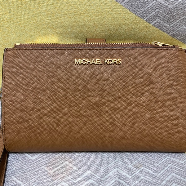 Michael Kors 手拿包。手腕包 長夾。手機包-9