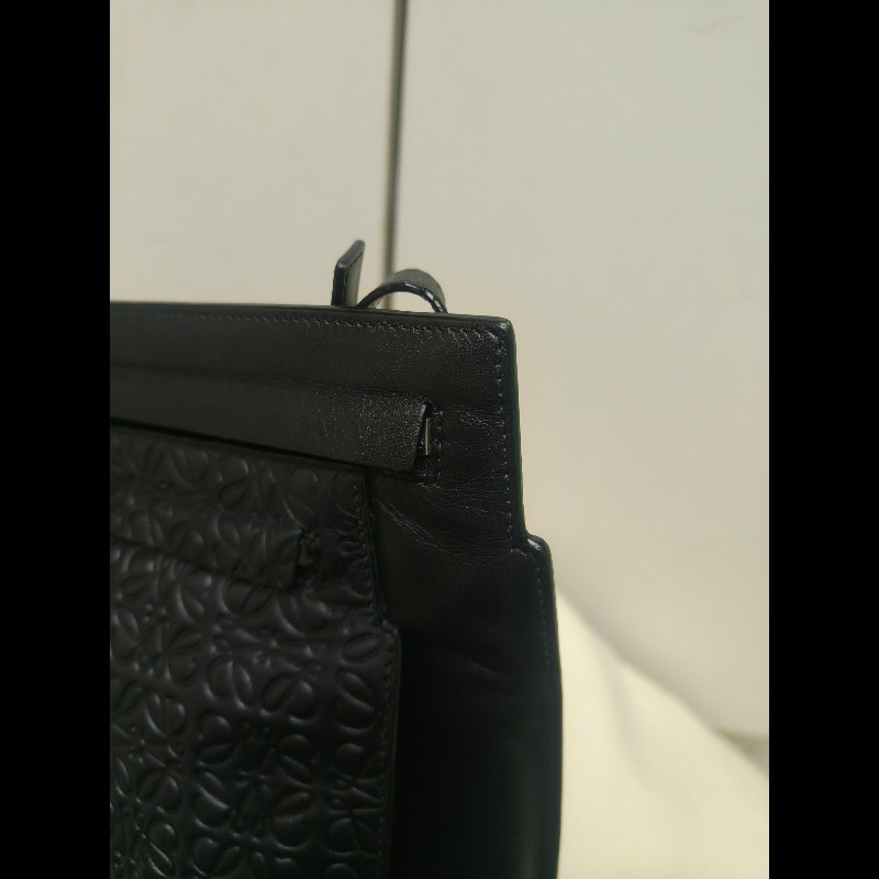 ‼️年前限時特賣‼️（原25800）至1/25⏰【8成新】㊣✨ LOEWE ✨羅威 黑色 壓紋 雙夾層 小羊皮 肩背包 斜背包 /二手包/二手精品🌳二手樹屋🌳-17