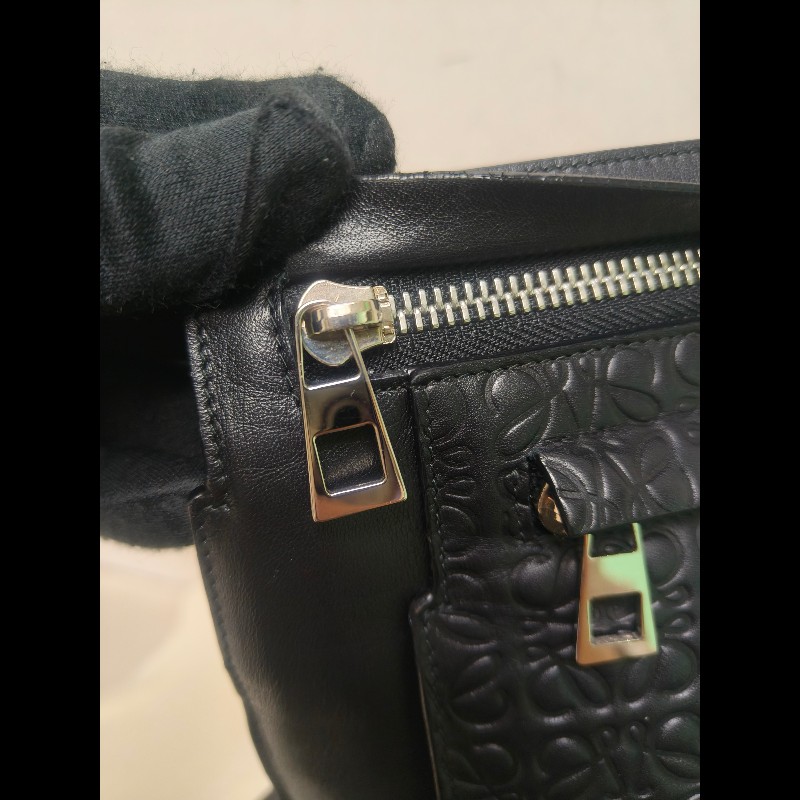 ‼️年前限時特賣‼️（原25800）至1/25⏰【8成新】㊣✨ LOEWE ✨羅威 黑色 壓紋 雙夾層 小羊皮 肩背包 斜背包 /二手包/二手精品🌳二手樹屋🌳-18