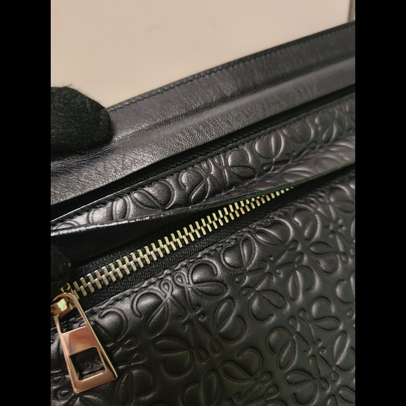 ‼️年前限時特賣‼️（原25800）至1/25⏰【8成新】㊣✨ LOEWE ✨羅威 黑色 壓紋 雙夾層 小羊皮 肩背包 斜背包 /二手包/二手精品🌳二手樹屋🌳-35