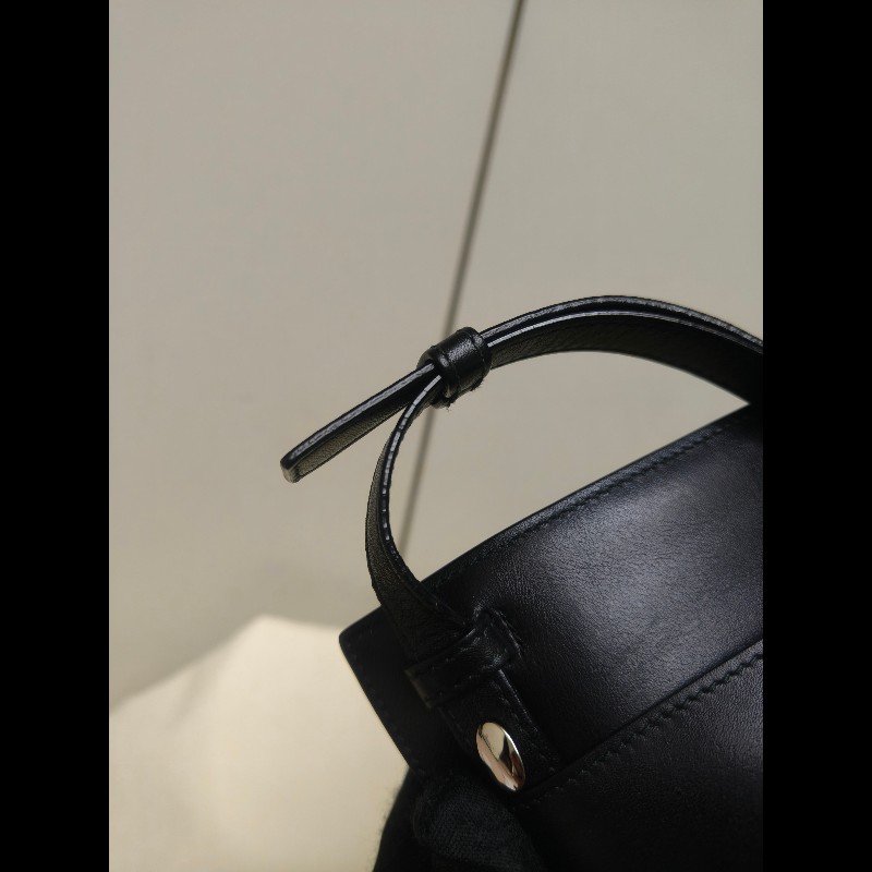 ‼️年前限時特賣‼️（原25800）至1/25⏰【8成新】㊣✨ LOEWE ✨羅威 黑色 壓紋 雙夾層 小羊皮 肩背包 斜背包 /二手包/二手精品🌳二手樹屋🌳-44