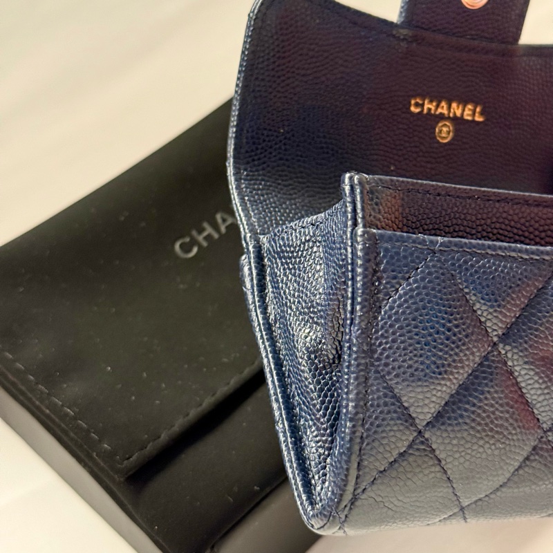 Chanel 深藍銀釦荔枝牛皮雙層卡包 全配男女皆宜-2