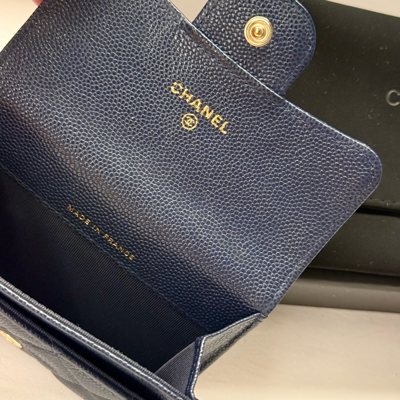 Chanel 深藍銀釦荔枝牛皮雙層卡包 全配男女皆宜-3