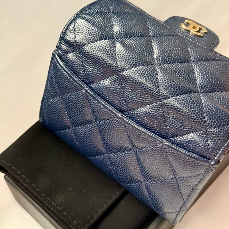 Chanel 深藍銀釦荔枝牛皮雙層卡包 全配男女皆宜-7