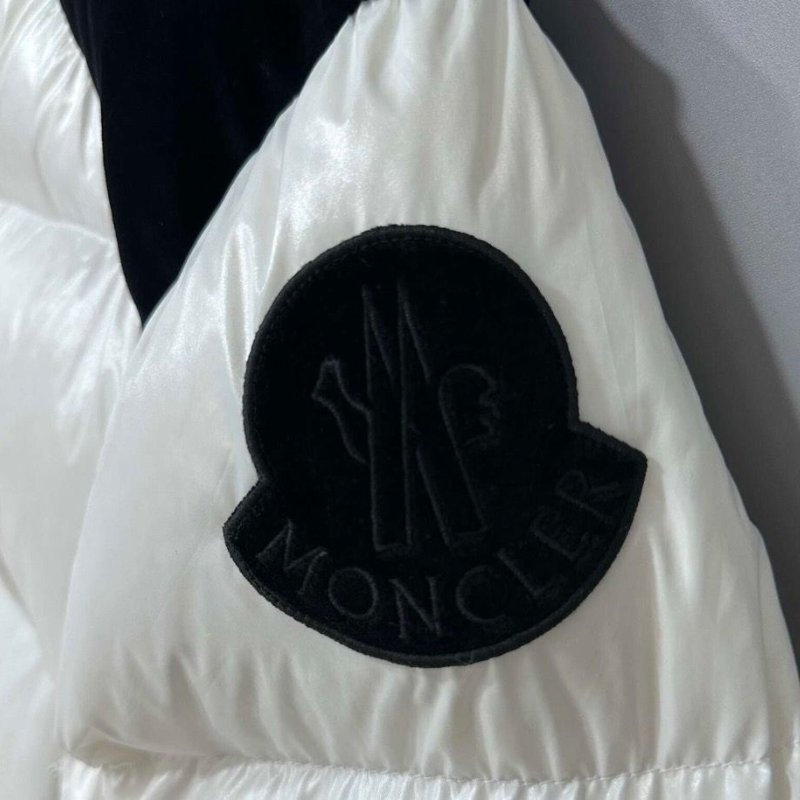 Moncler 袖標背後大logo亮面羽絨外套1碼胸圍112衣長62 99新配件塵袋衣架-4