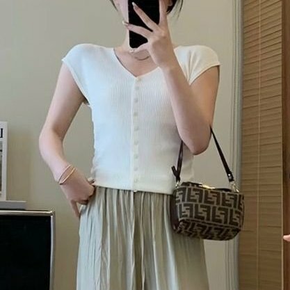 FENDI 經典老花抽繩mini手提肩背斜背餃子包 23*14*8 98新配件塵袋