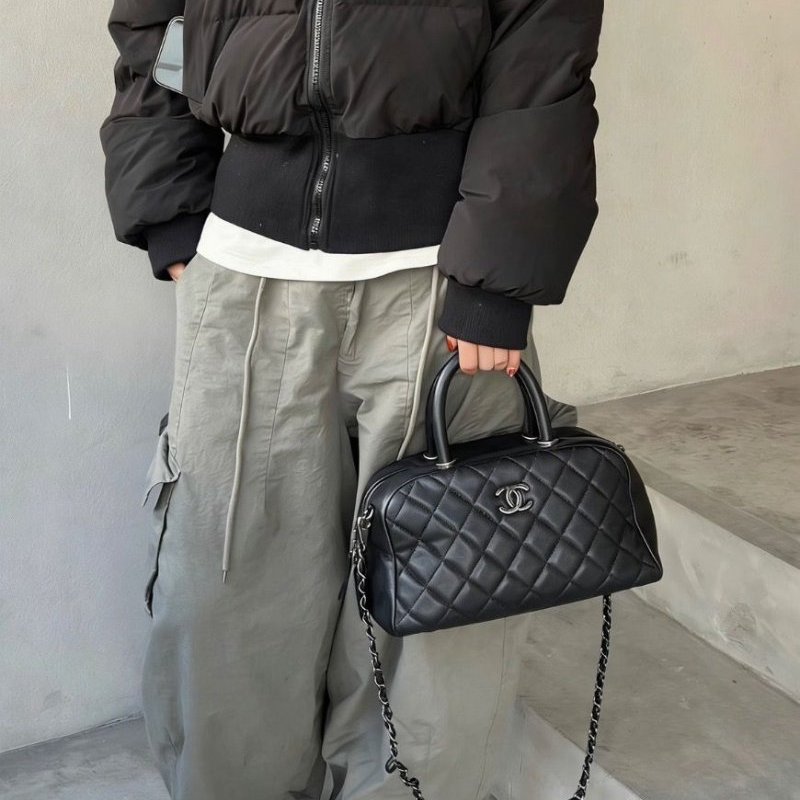 Chanel 保齡球手提斜背包黑銀荔枝皮38*17*13 98新配件塵袋-0