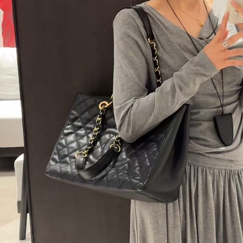 經典實用款😍99新🆕Chanel黑金荔枝牛皮GST托特包單肩包-9