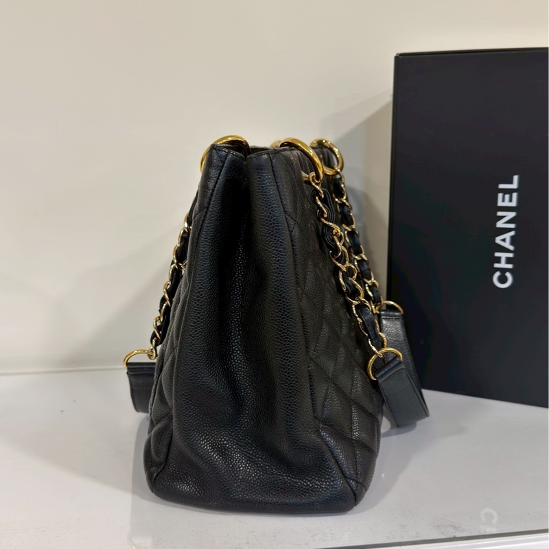 經典實用款😍99新🆕Chanel黑金荔枝牛皮GST托特包單肩包-14