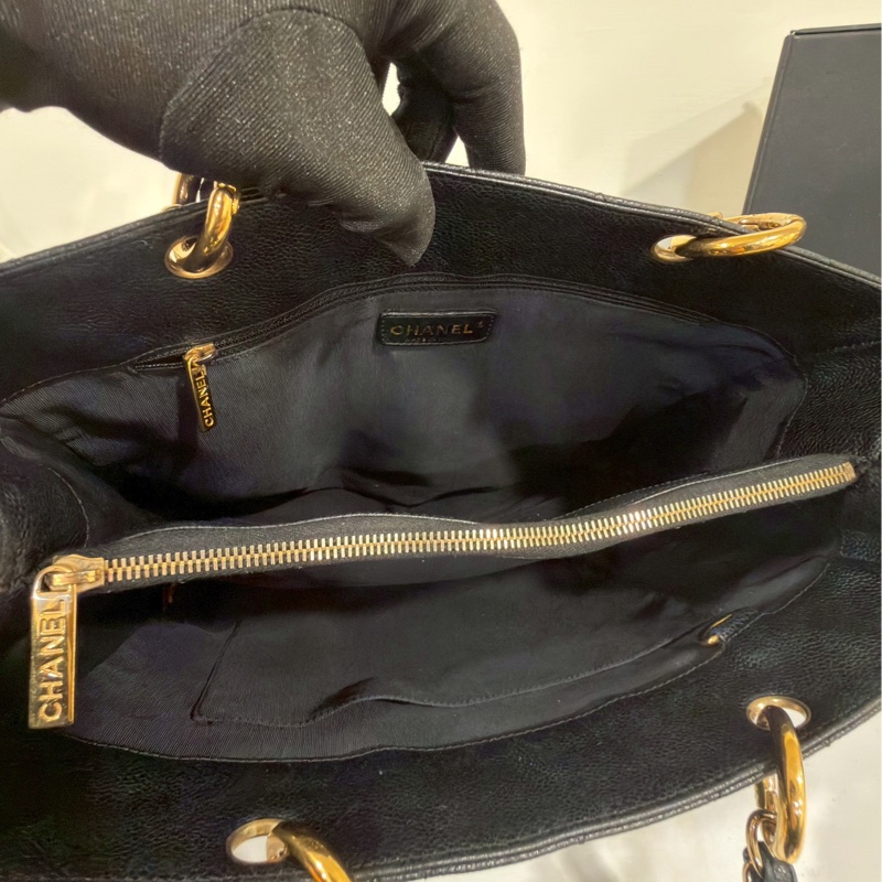 經典實用款😍99新🆕Chanel黑金荔枝牛皮GST托特包單肩包-19