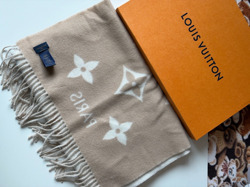 914intheair精品代購『全新』LV Louis Vuitton logo奶茶色雙面羊絨圍巾-2