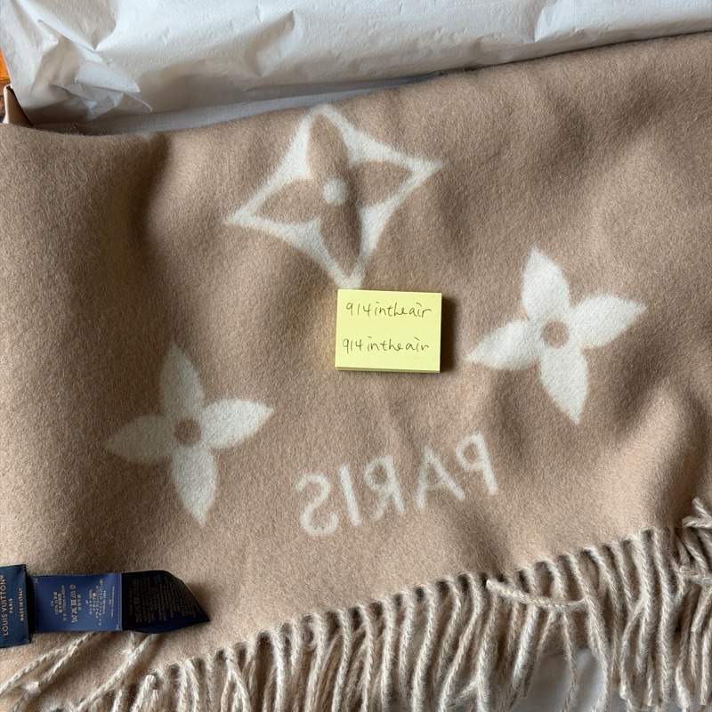 914intheair精品代購『全新』LV Louis Vuitton logo奶茶色雙面羊絨圍巾-3