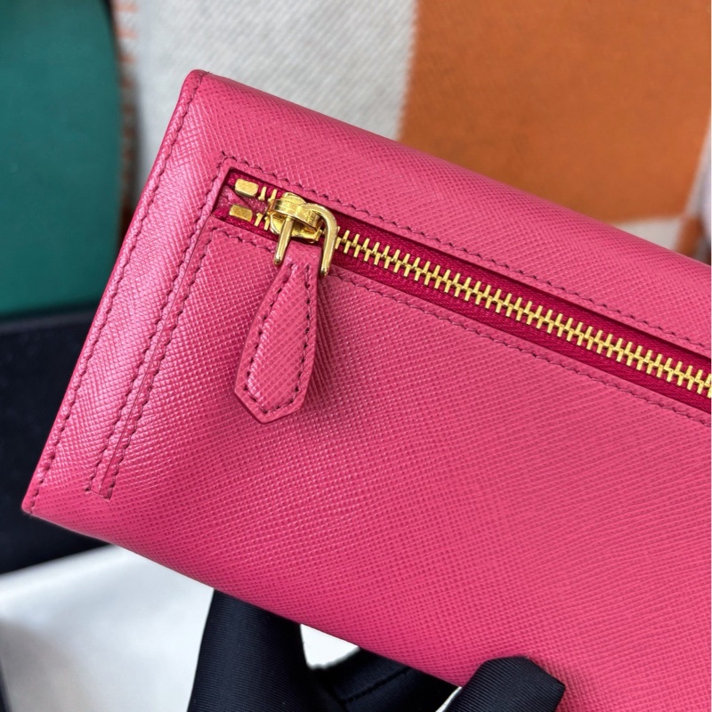 【近新閒置品】Prada 粉色十字紋牛皮長款錢包長夾財布-4