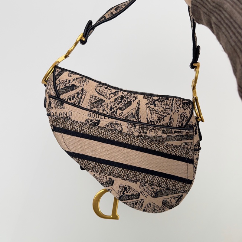 【近新閒置品】Dior迪奧23年巴黎地圖丹寧限量款奶茶色刺繡馬鞍包中號手提單肩包-1