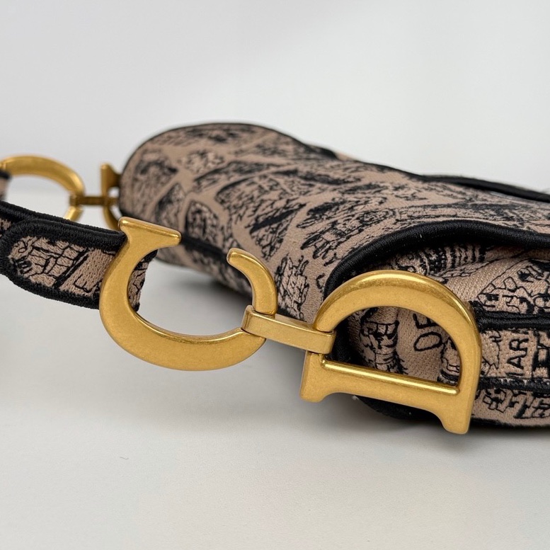 【近新閒置品】Dior迪奧23年巴黎地圖丹寧限量款奶茶色刺繡馬鞍包中號手提單肩包-3
