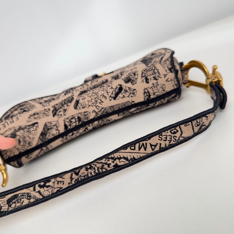 【近新閒置品】Dior迪奧23年巴黎地圖丹寧限量款奶茶色刺繡馬鞍包中號手提單肩包-7