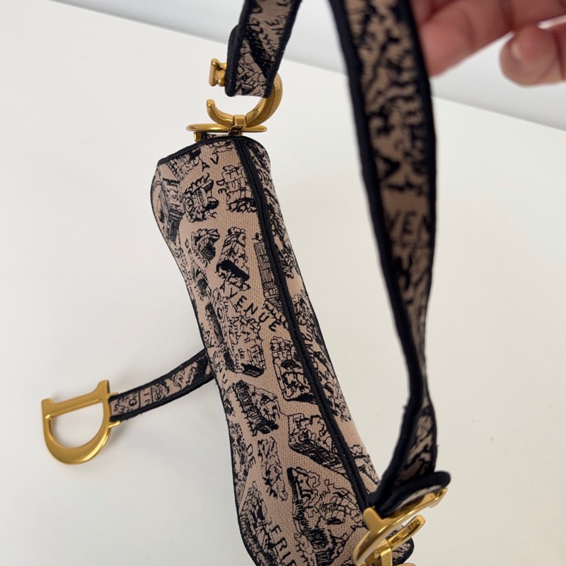 【近新閒置品】Dior迪奧23年巴黎地圖丹寧限量款奶茶色刺繡馬鞍包中號手提單肩包-9