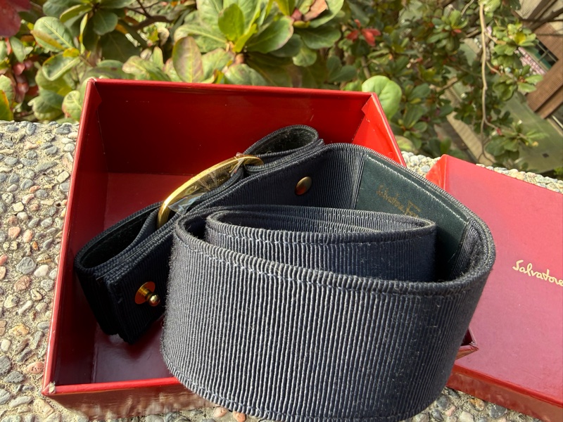 二手絕版Ferragamo深藍色蝴蝶結金屬logo緞帶拚皮革腰封腰帶Vintage皮帶-2