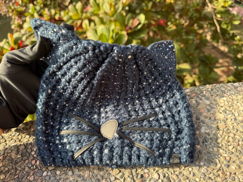 全新KARL LAGERFELD CHOUPETTE 卡爾 拉格斐深藍色銀蔥老佛爺貓咪造型粗針織毛帽-3