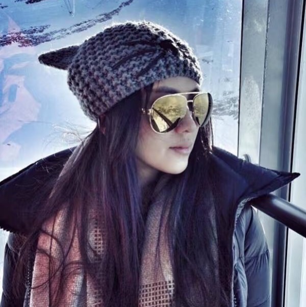 全新KARL LAGERFELD CHOUPETTE 卡爾 拉格斐深藍色銀蔥老佛爺貓咪造型粗針織毛帽-5