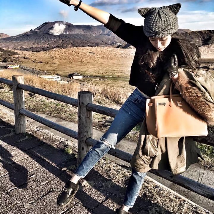 全新KARL LAGERFELD CHOUPETTE 卡爾 拉格斐深藍色銀蔥老佛爺貓咪造型粗針織毛帽-6