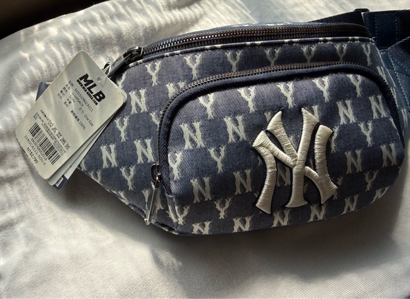 全新正韓MLB牛仔滿版logo刺繡二合一腰包胸口包-1