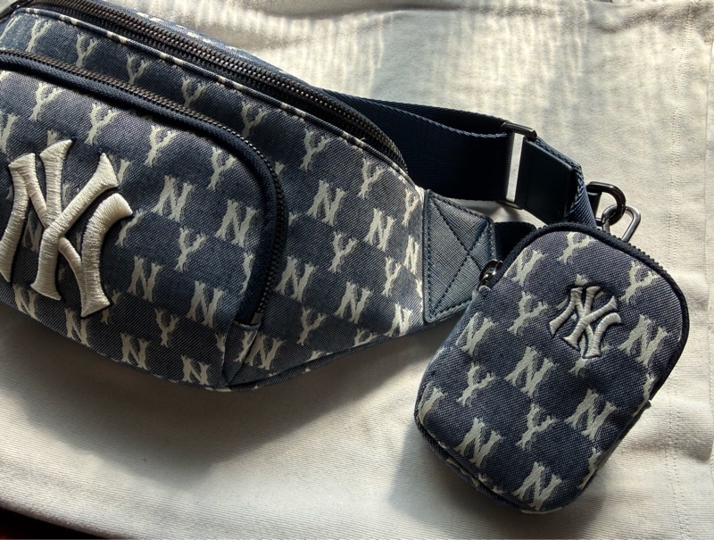 全新正韓MLB牛仔滿版logo刺繡二合一腰包胸口包-2