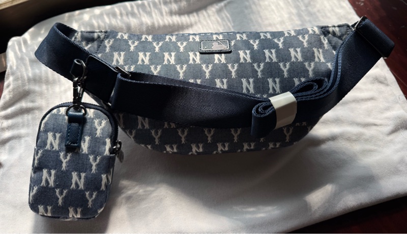 全新正韓MLB牛仔滿版logo刺繡二合一腰包胸口包-3