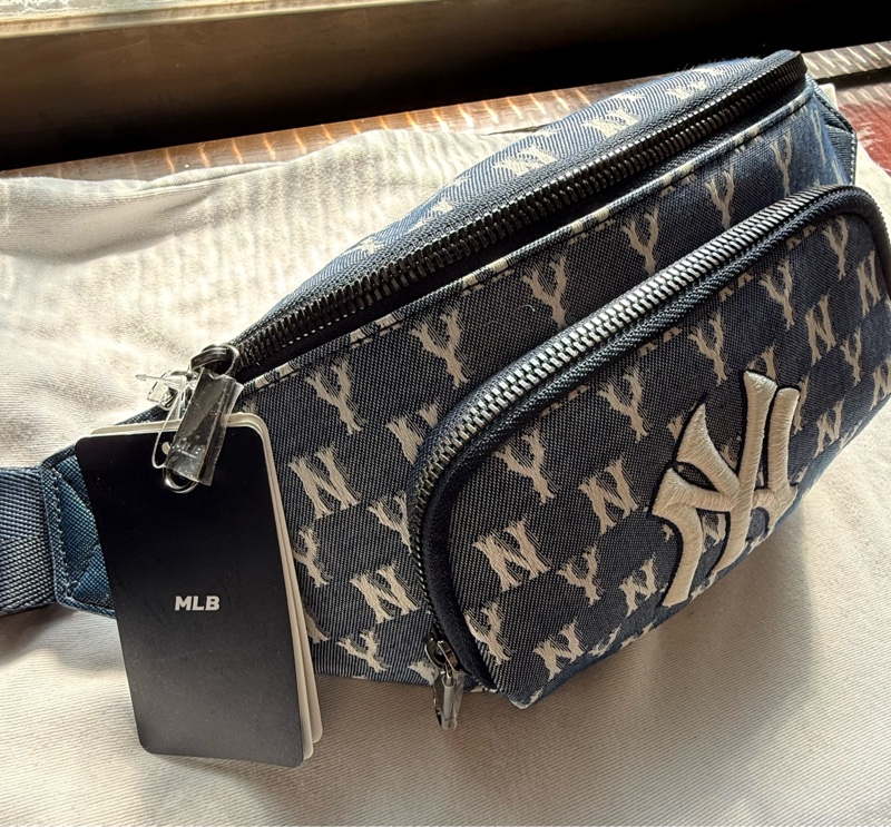 全新正韓MLB牛仔滿版logo刺繡二合一腰包胸口包-8
