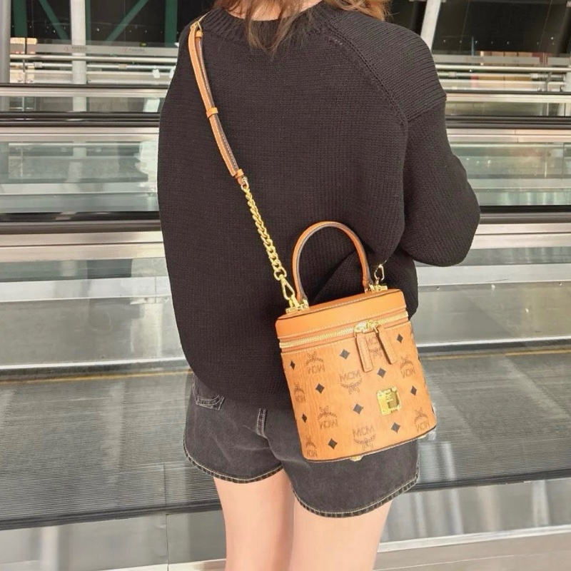 MCM bucket bag-5