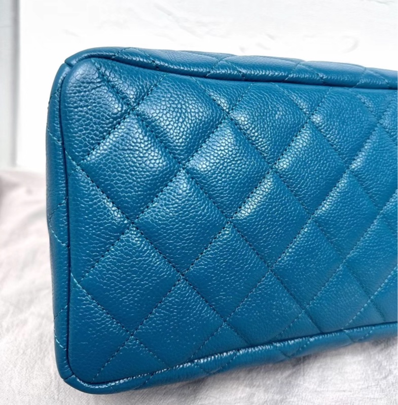 CHANEL 16B水桶包 藍色荔枝皮 28開銀扣 兩側有口袋 抽繩手柄 經典百搭款-5