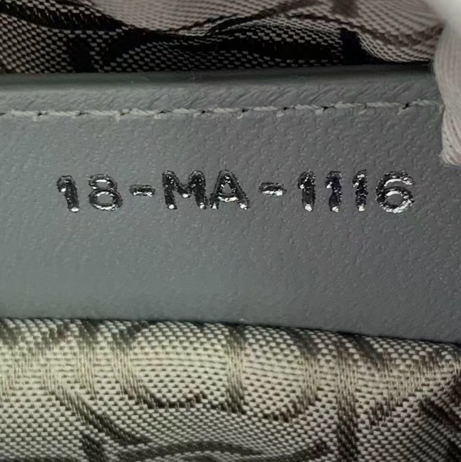 二手Dior五格灰色羊皮銀扣戴妃包，邊角輕微磨損，內里有輕微髒，五金有輕微划痕-6